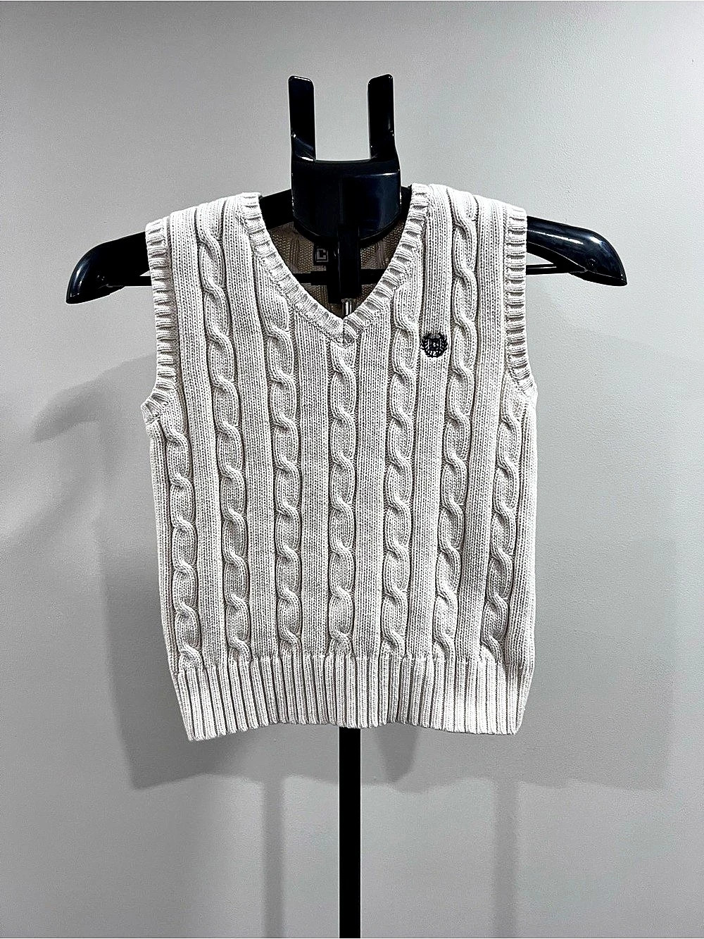 Chaps Cable Knit V-Neck Sweater Vest in Cream Like New